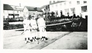 Photo 1 - Tennis court Chartier